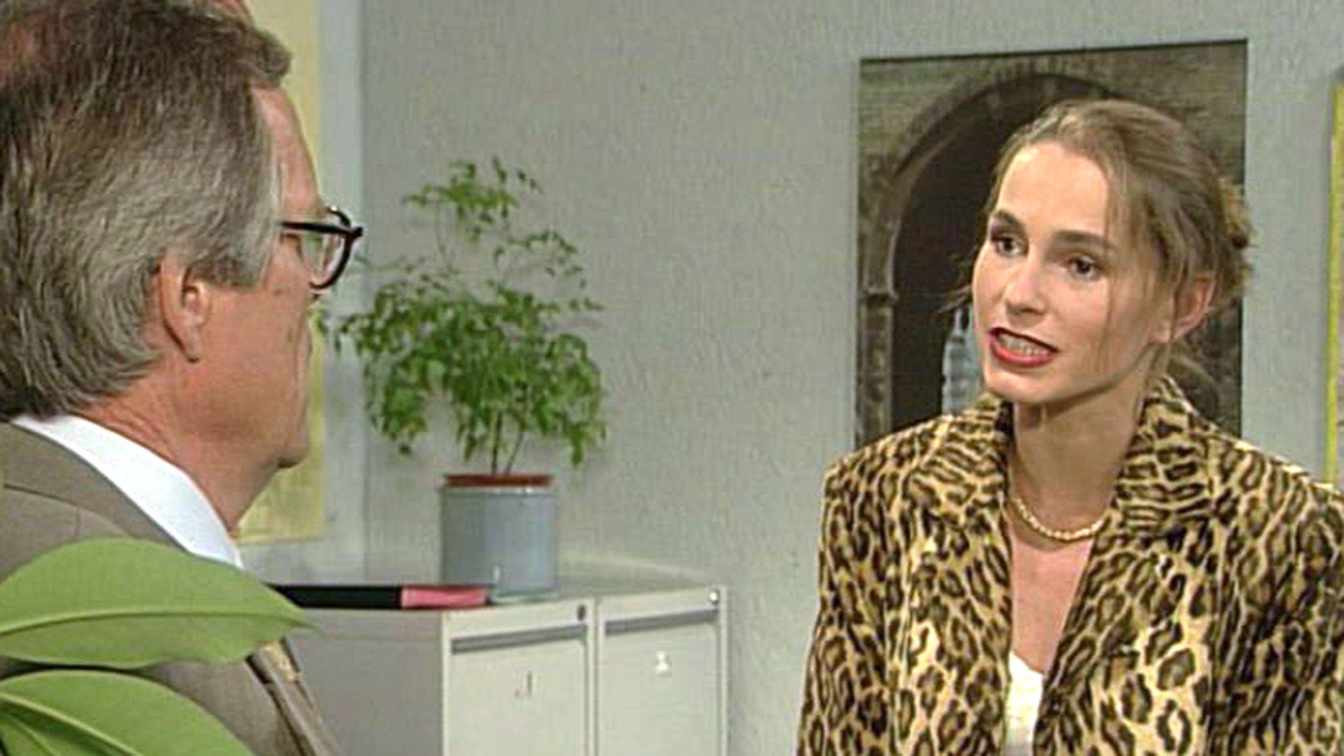 Rebecca wird des Mordes an Winterthal verdächtigt