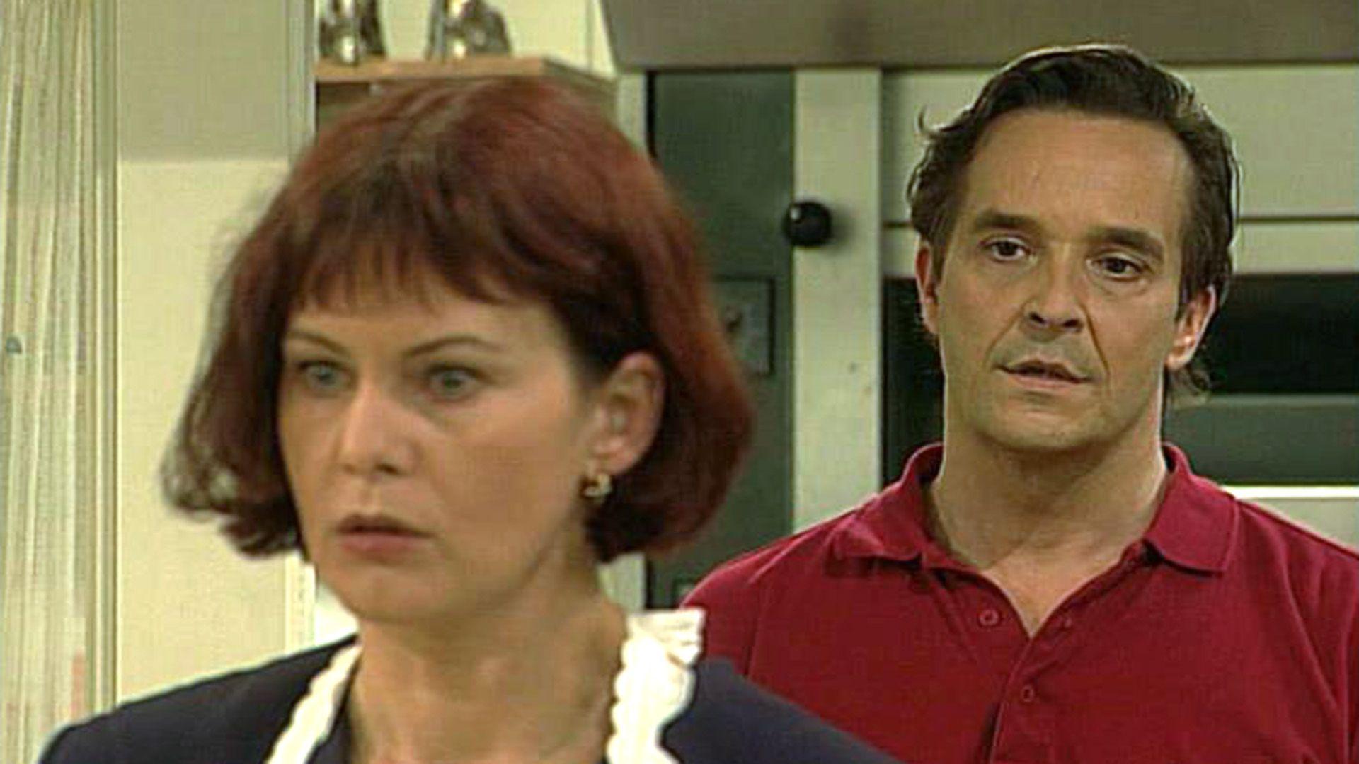 Irene wirft Wolfgang aus dem gemeinsamen Schlafzimmer