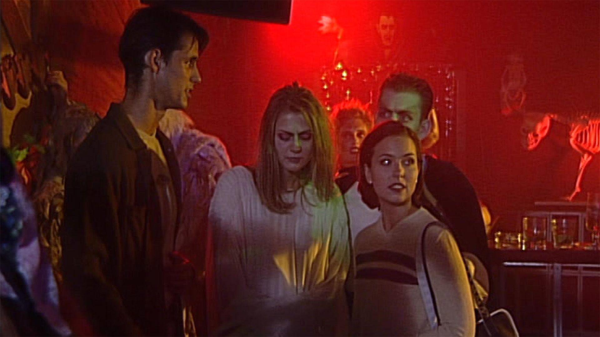 Nataly findet wenig Gefallen an der Halloween-Party