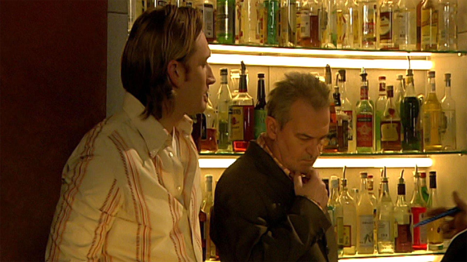 Vincent gerät in der Bar in ernsthafte Schwierigkeiten