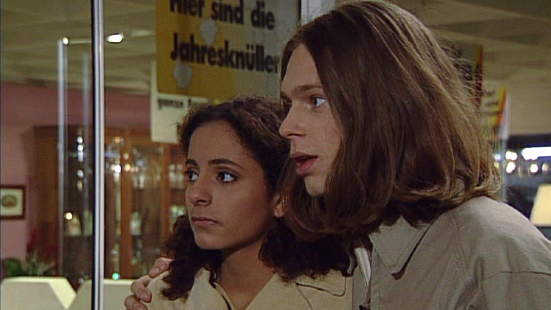Kevin und Sumadi geraten in eine Polizeikontrolle