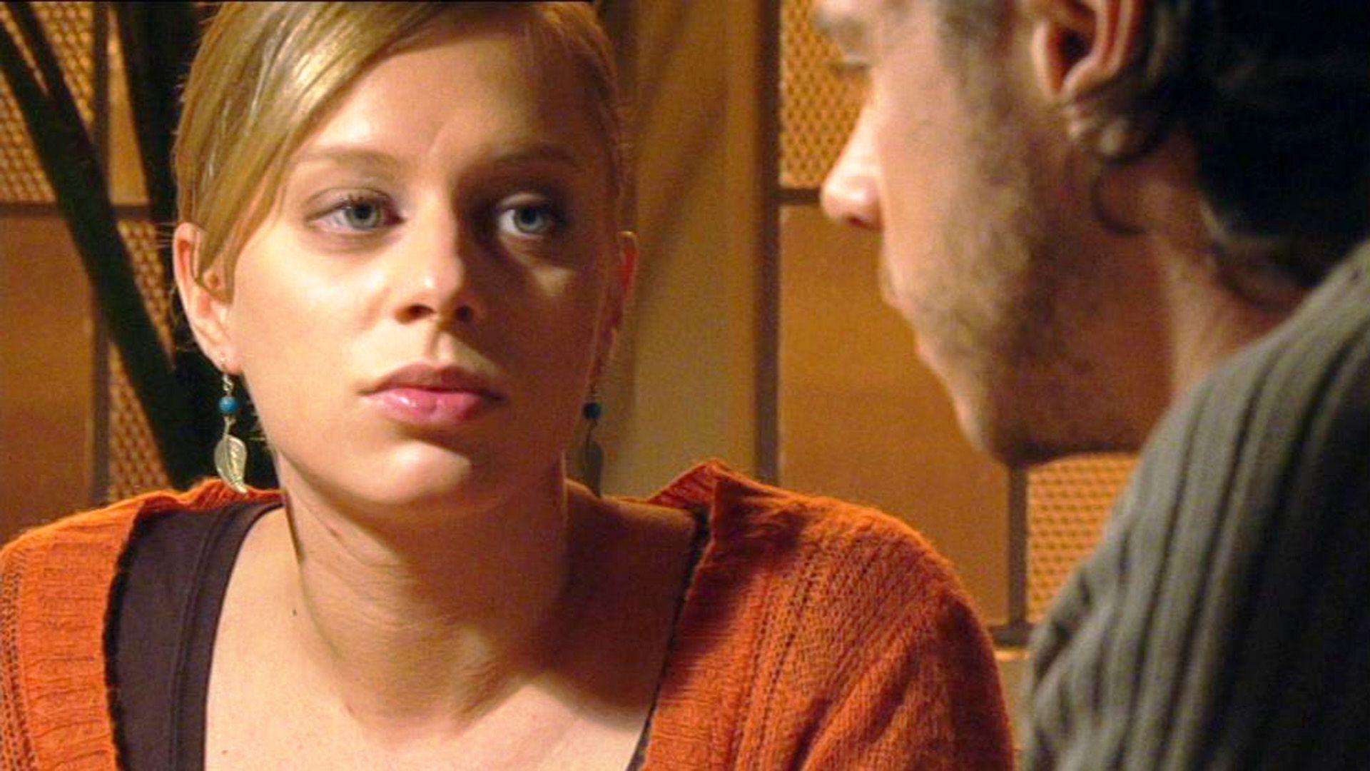 Celine zieht nach Maximilians Beichte aus der Villa aus