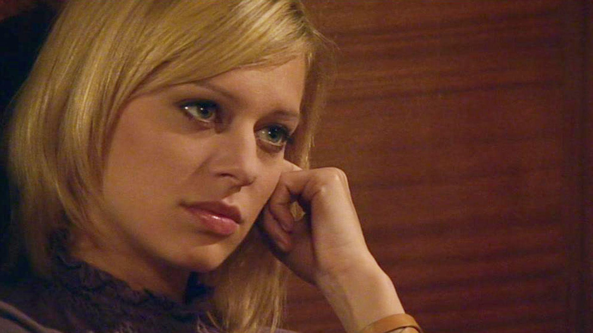 Jenny erfährt, dass Simone in einer Privatklinik ist.