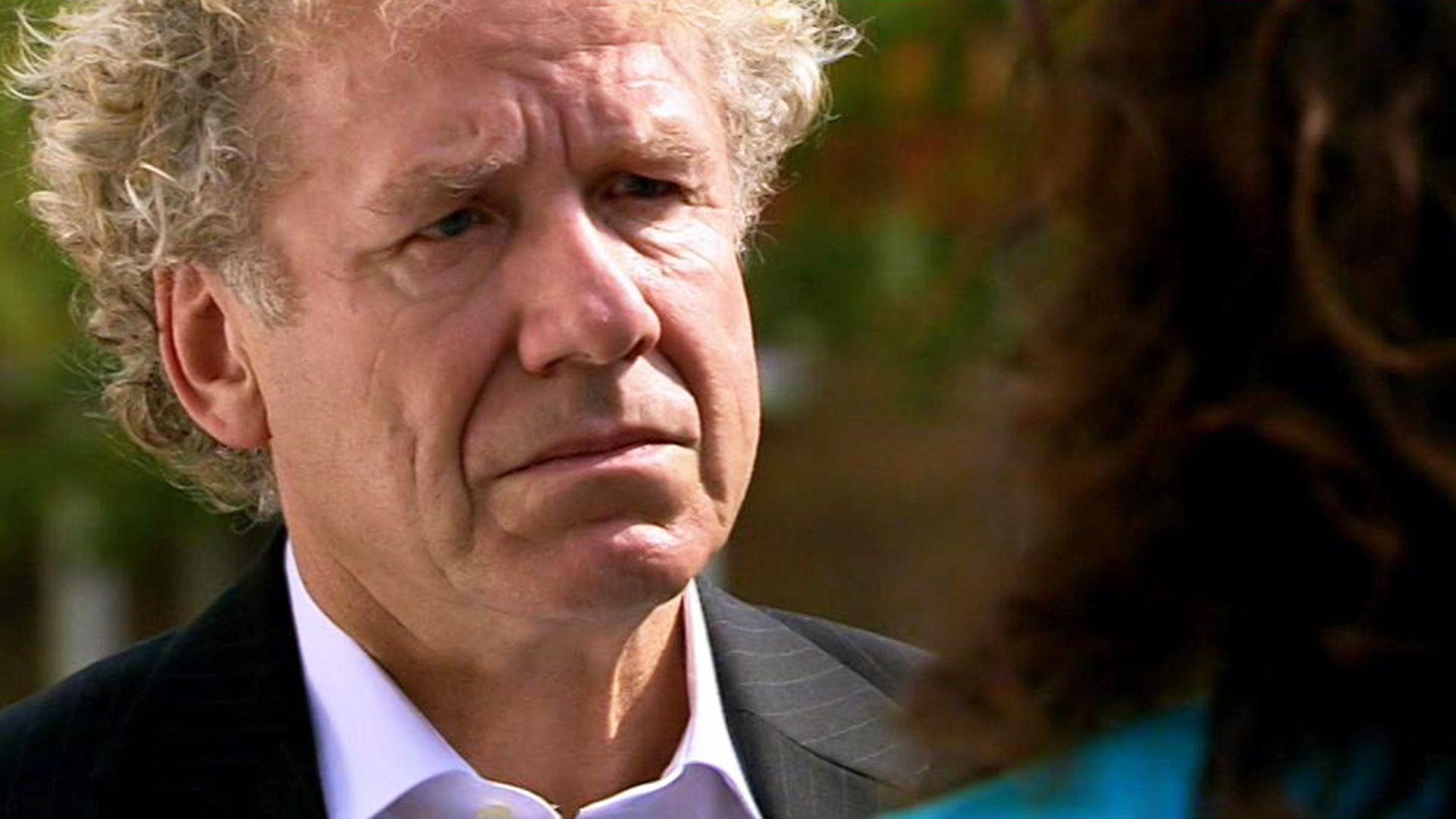 Annette erkennt, dass Peter Lena in Gefahr gebracht hat.