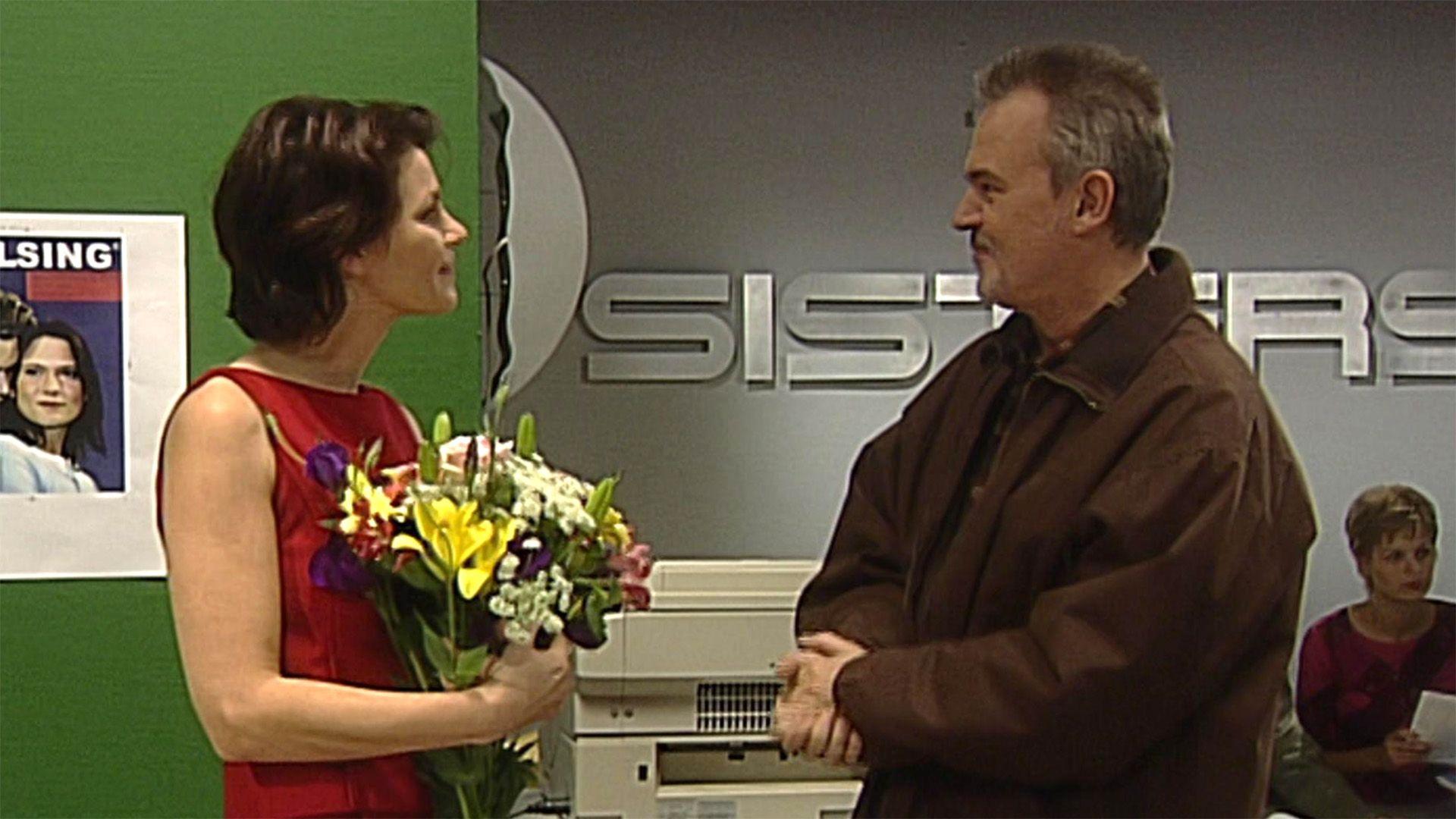 Daniel erhält von Senta eine Einladung zum Dinner