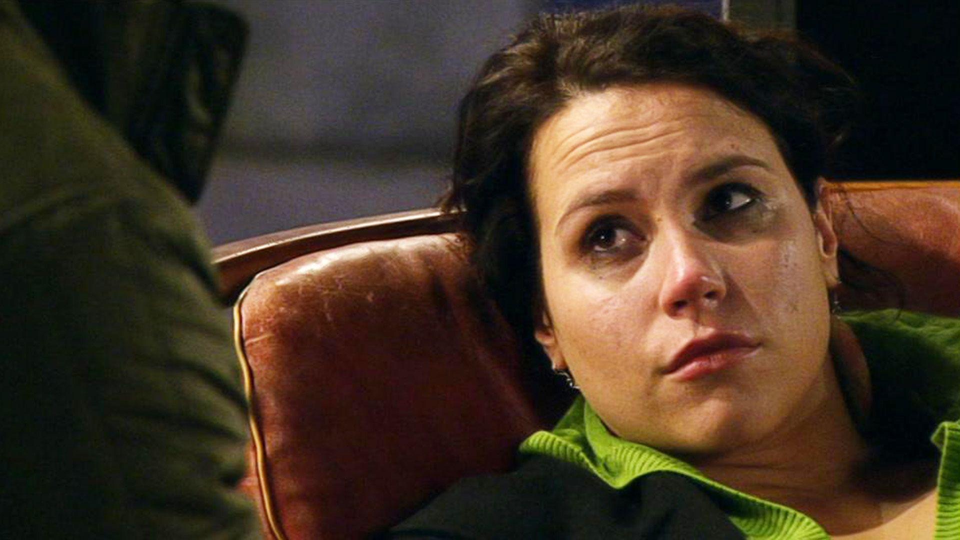 Celine folgt heimlich Maximilian zu seiner Arbeit.