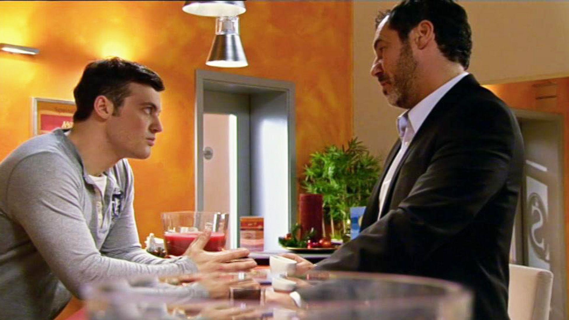 Axel hat Simones Plan gegen Richard entlarvt.