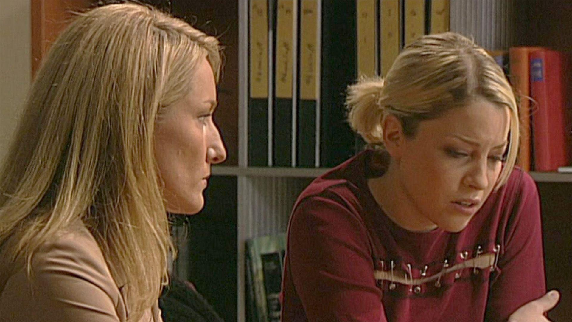 Vicky lügt weiter und spielt vor allen das Opfer