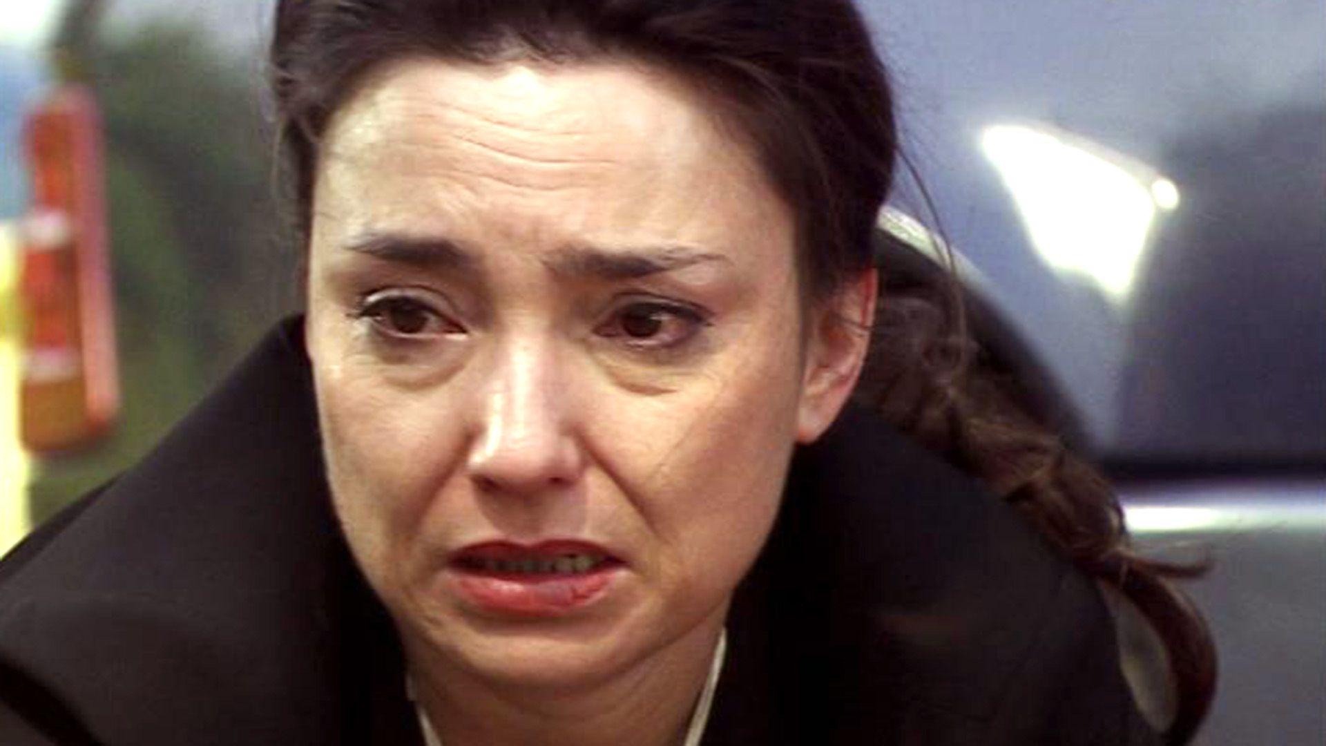 Simone verursacht absichtlich einen Unfall