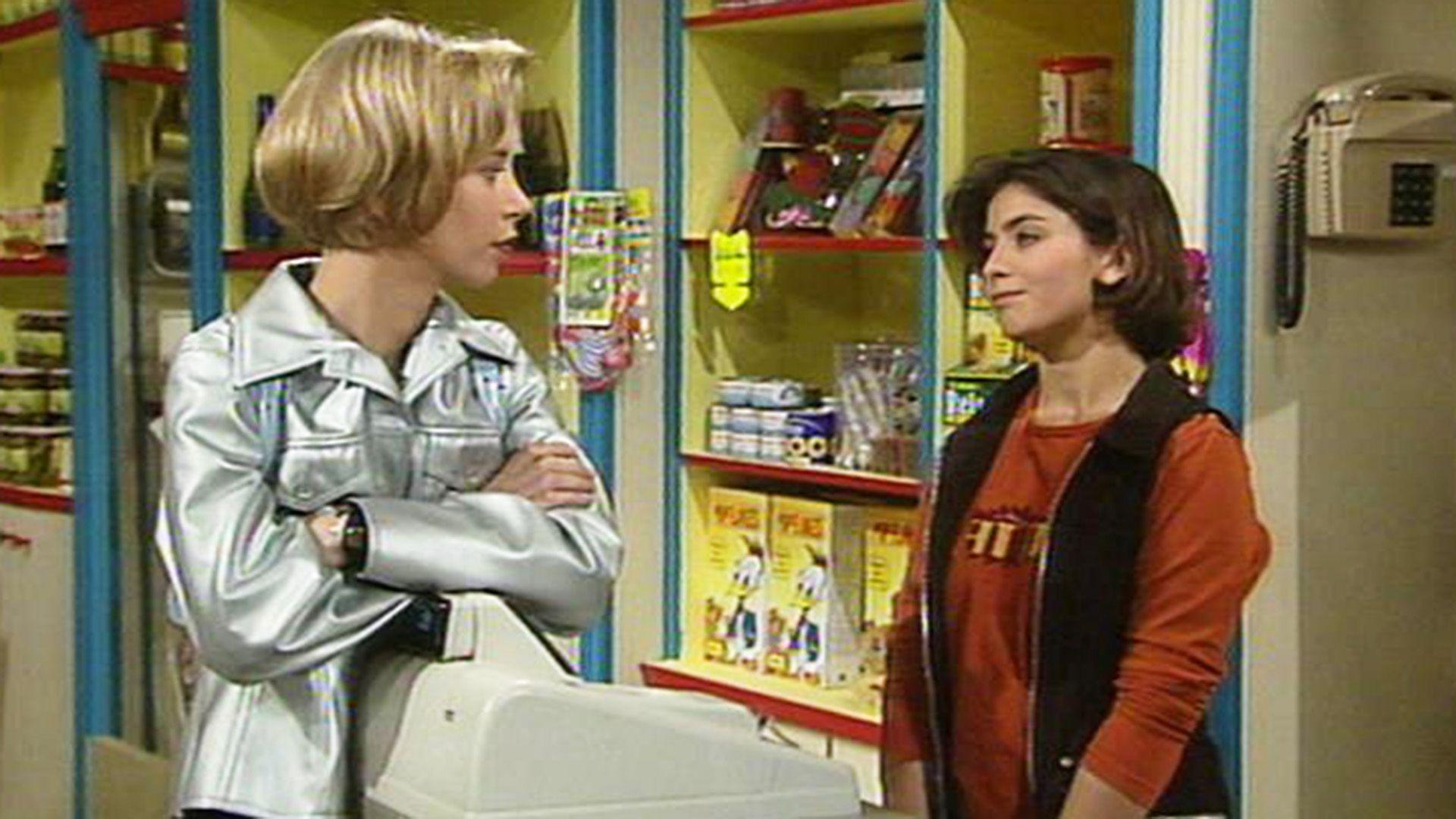 Jenny und Jessi ärgern sich über einen Nachbarsjungen.