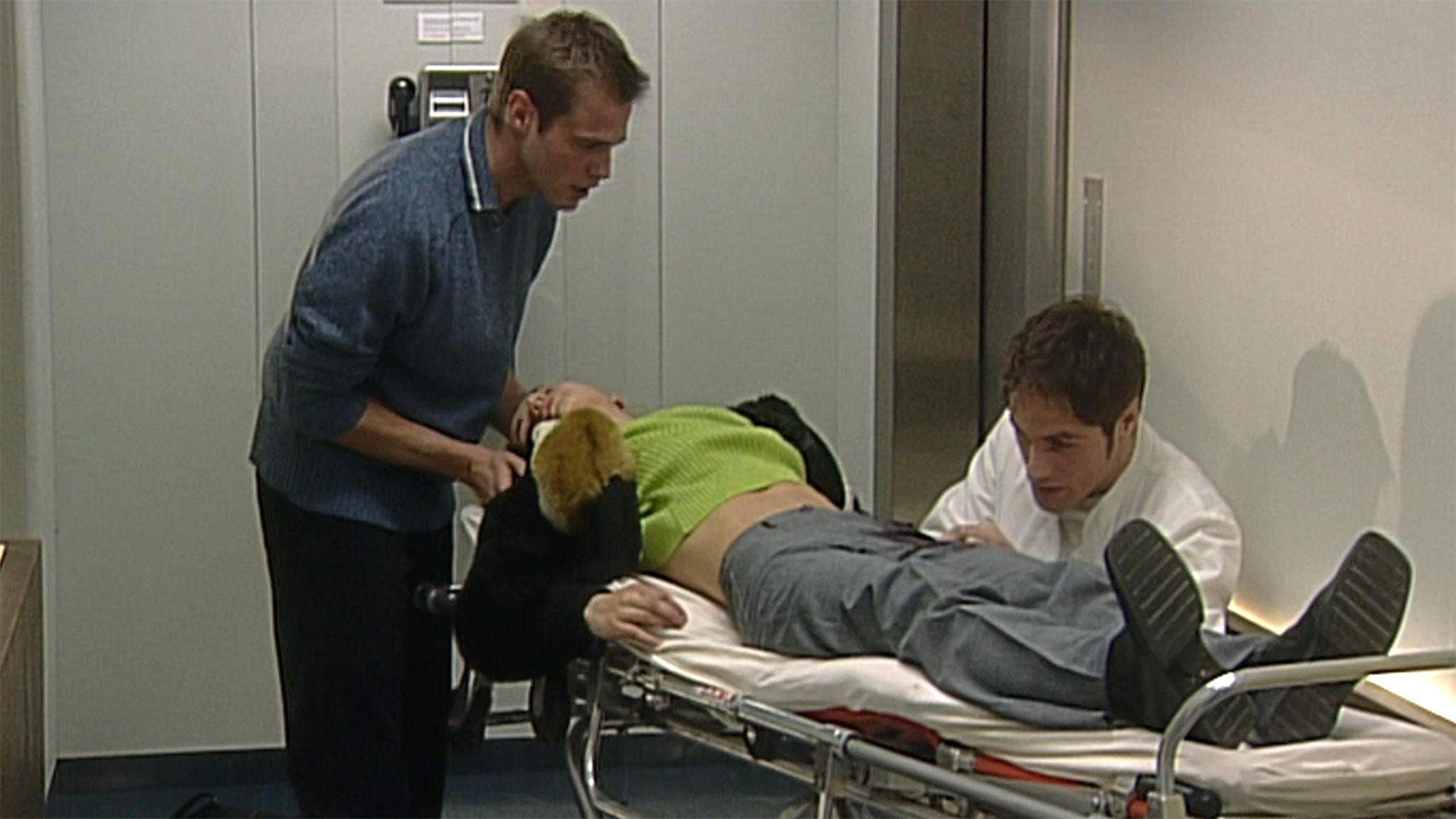 Andy bringt Flo ins Krankenhaus