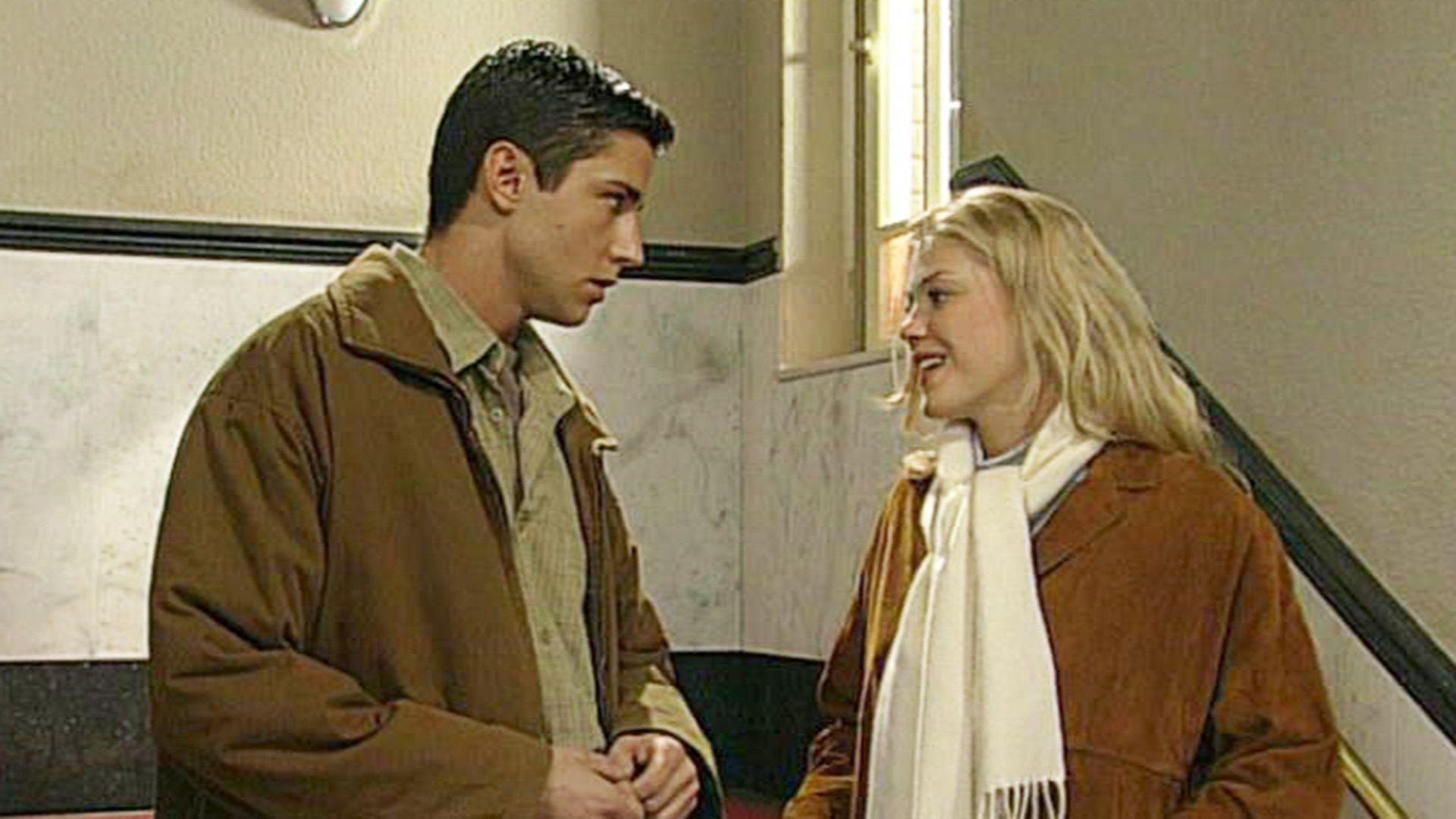 Corinna und Mike überfallen einen Juwelierladen.