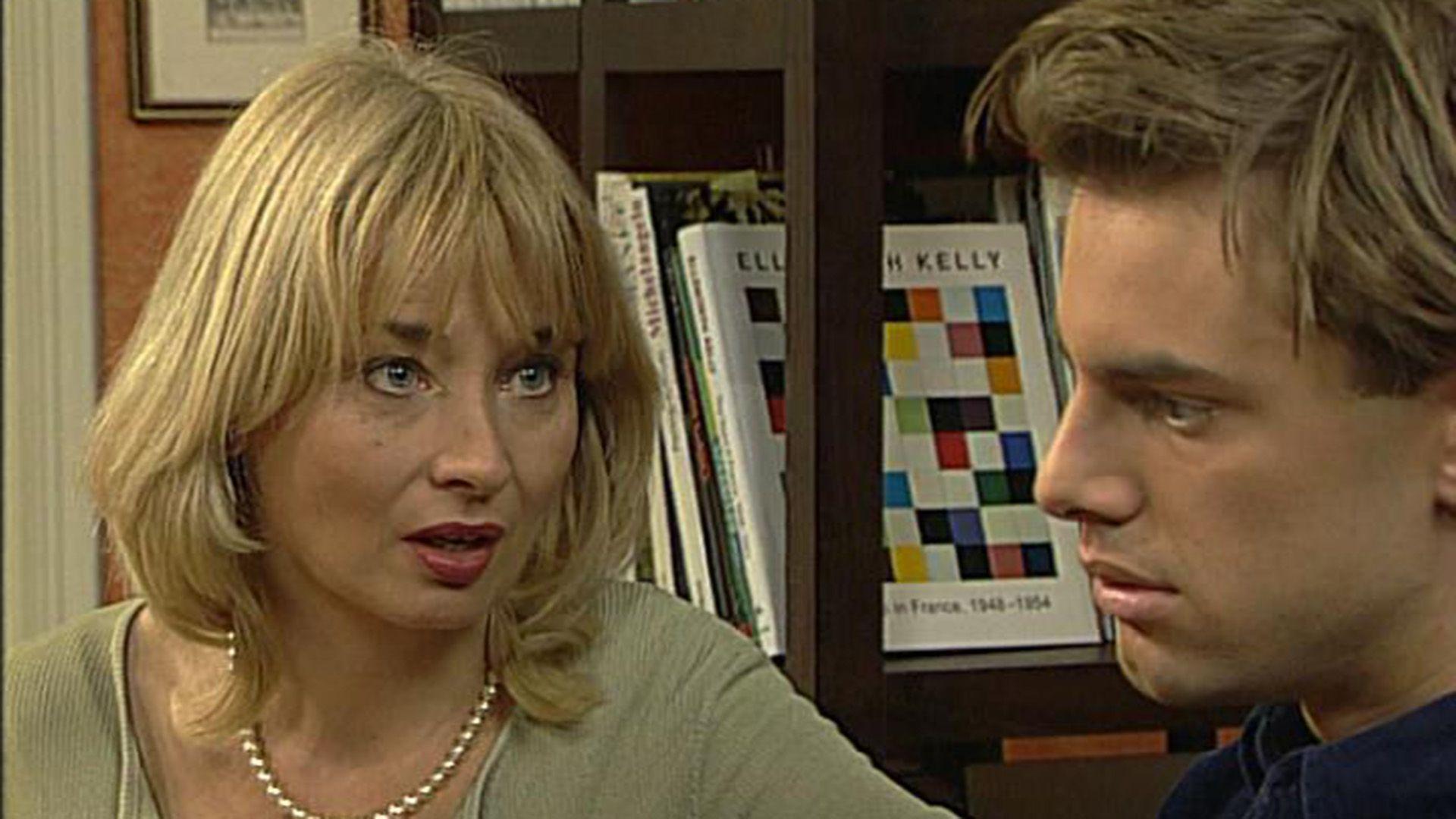 Regina macht sich große Sorgen um ihren Sohn Alexander.