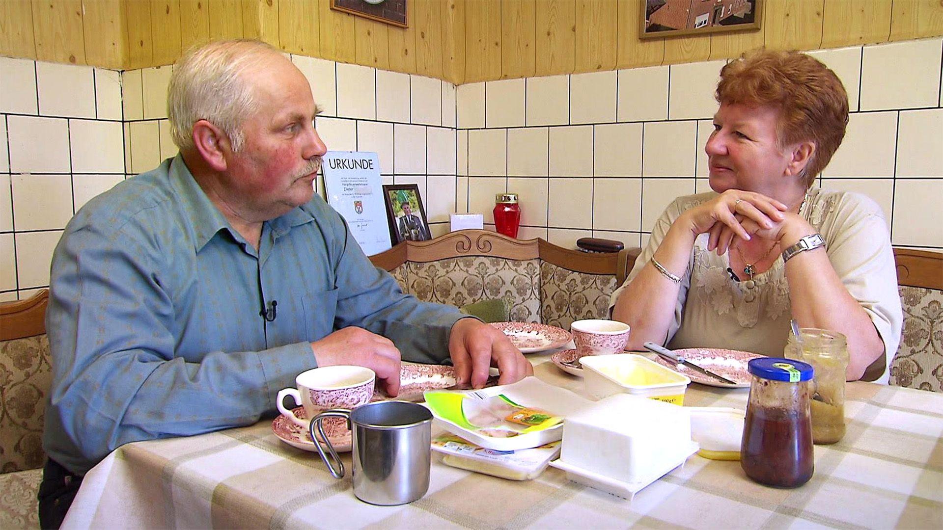 Romantisches Dinner auf dem Heuboden