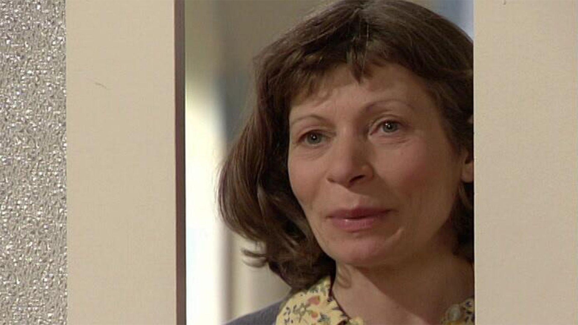 Renate überzeugt Rebecca, Easy bei sich aufzunehmen