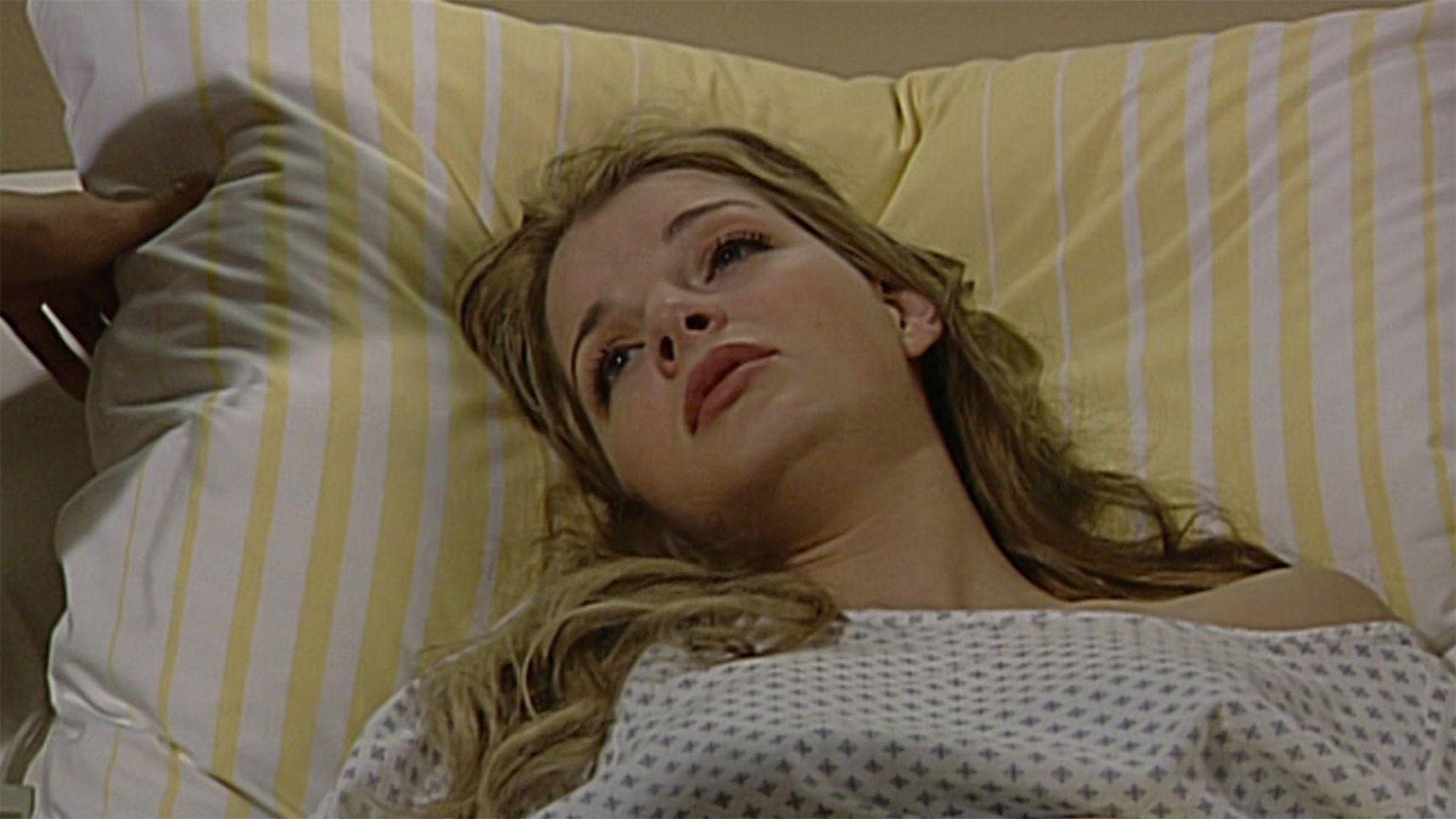 Julia bangt im Krankenhaus um ihre Sportkarriere.