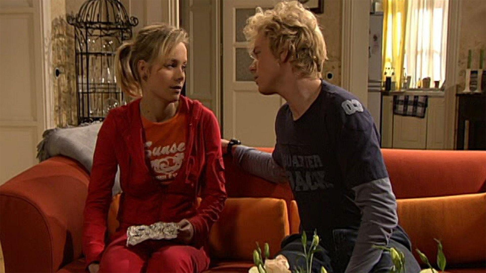 Zwischen Romy und Jan kommt es zum ersten Kuss