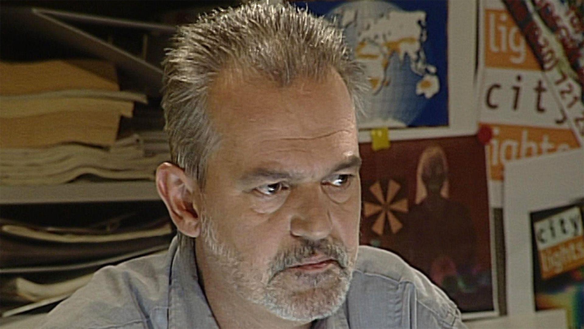 Daniel ahnt, dass Glaatz Clemens' Spielsucht ausnutzt