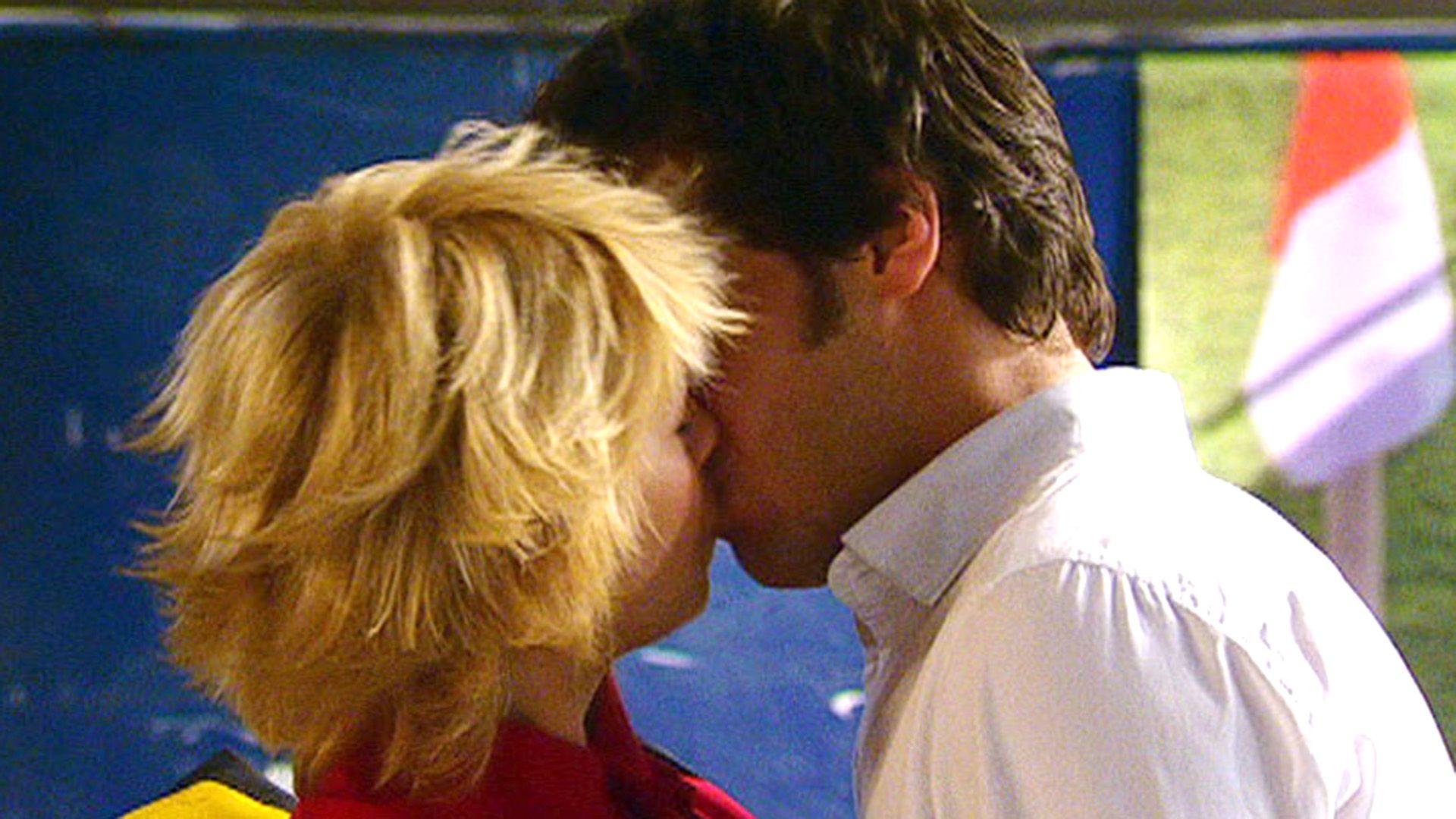 Verliebt sich Julian in Diana?