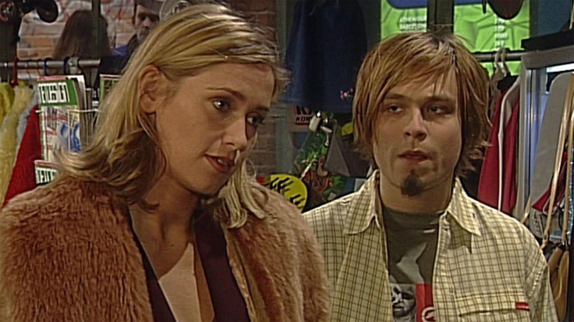 Sonja versucht, sich mit Martin wieder zu versöhnen.