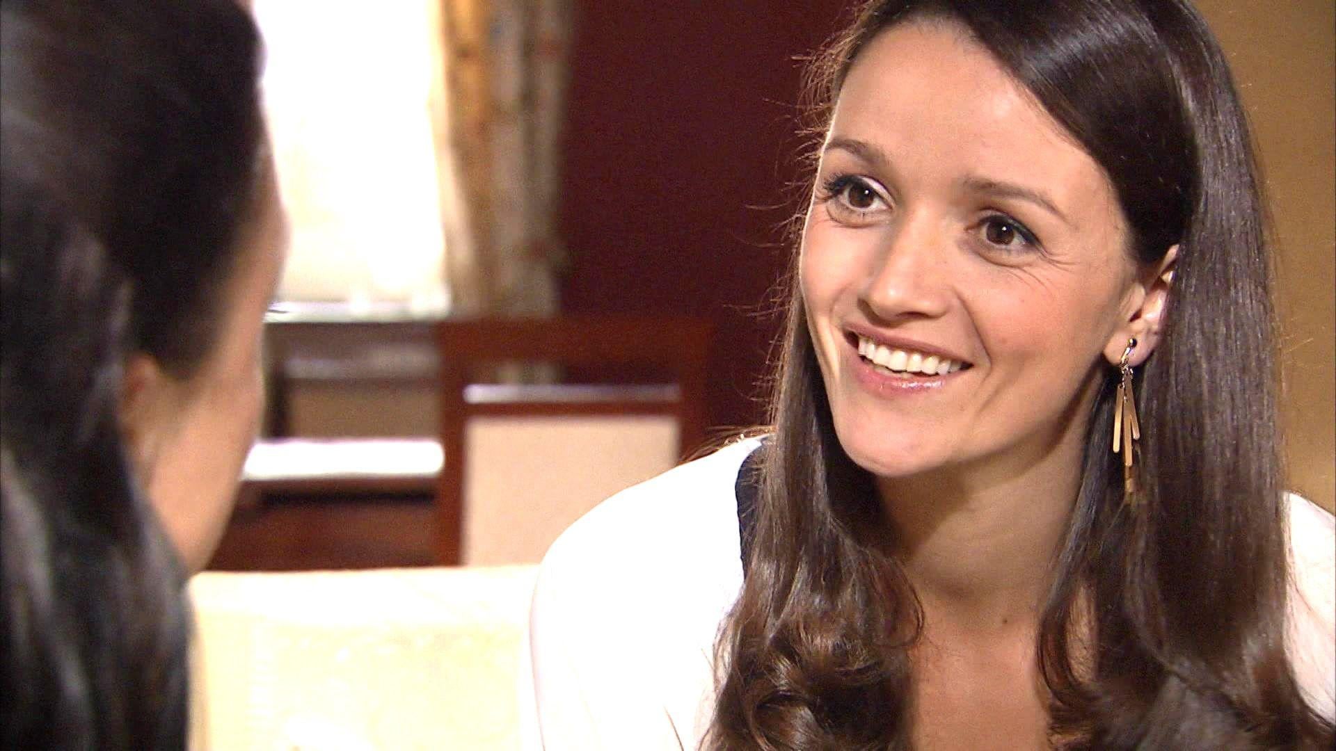 Jenny will einen Profi für ihre Akademie gewinnen