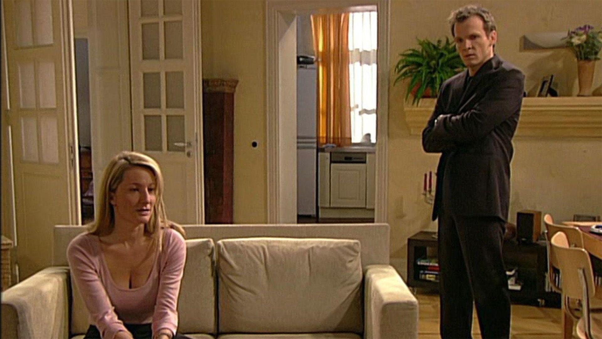 Stefan und Helena sind von Vickys Geständnis geschockt