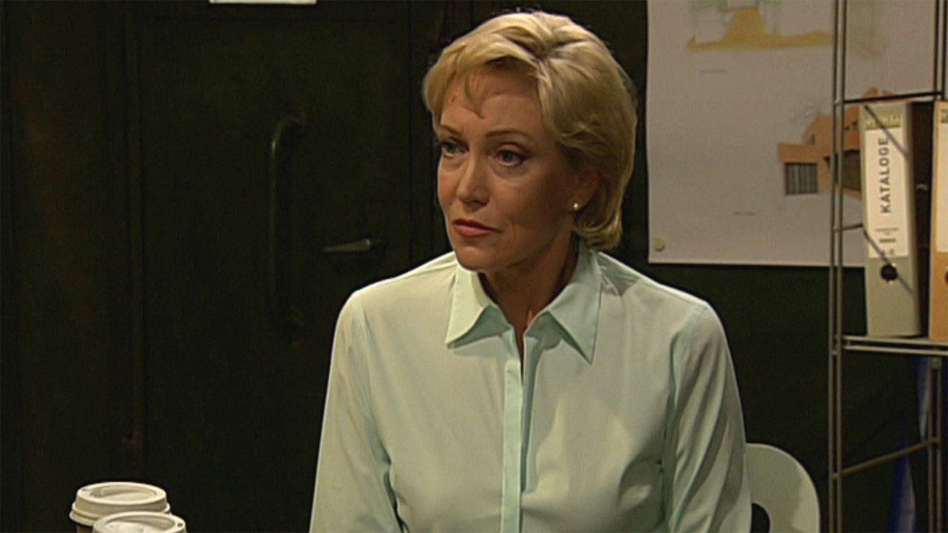 Elisabeth leidet sehr darunter, sich verliebt zu haben
