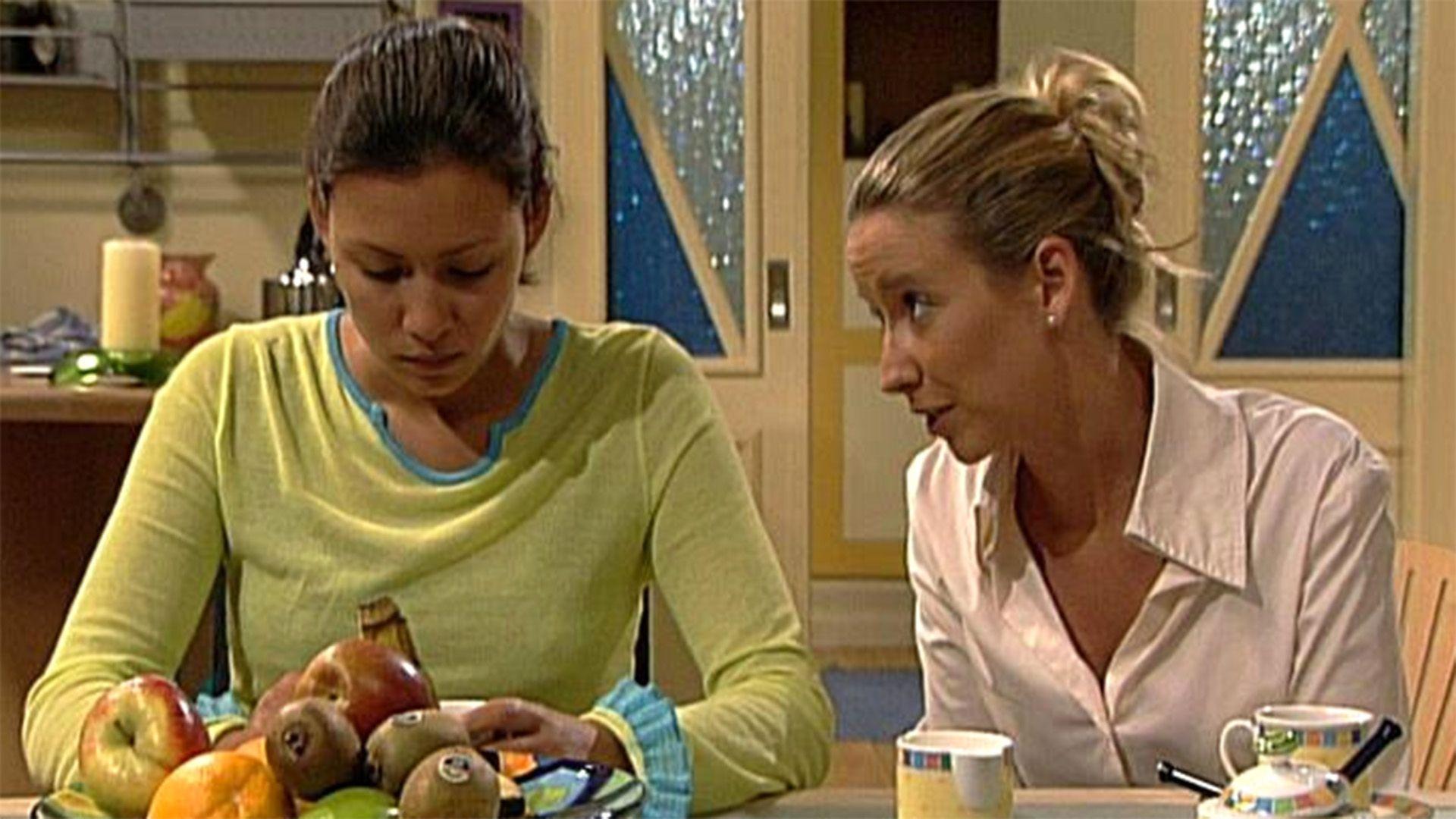 Pauline scheitert erneut beim Klavierspielen