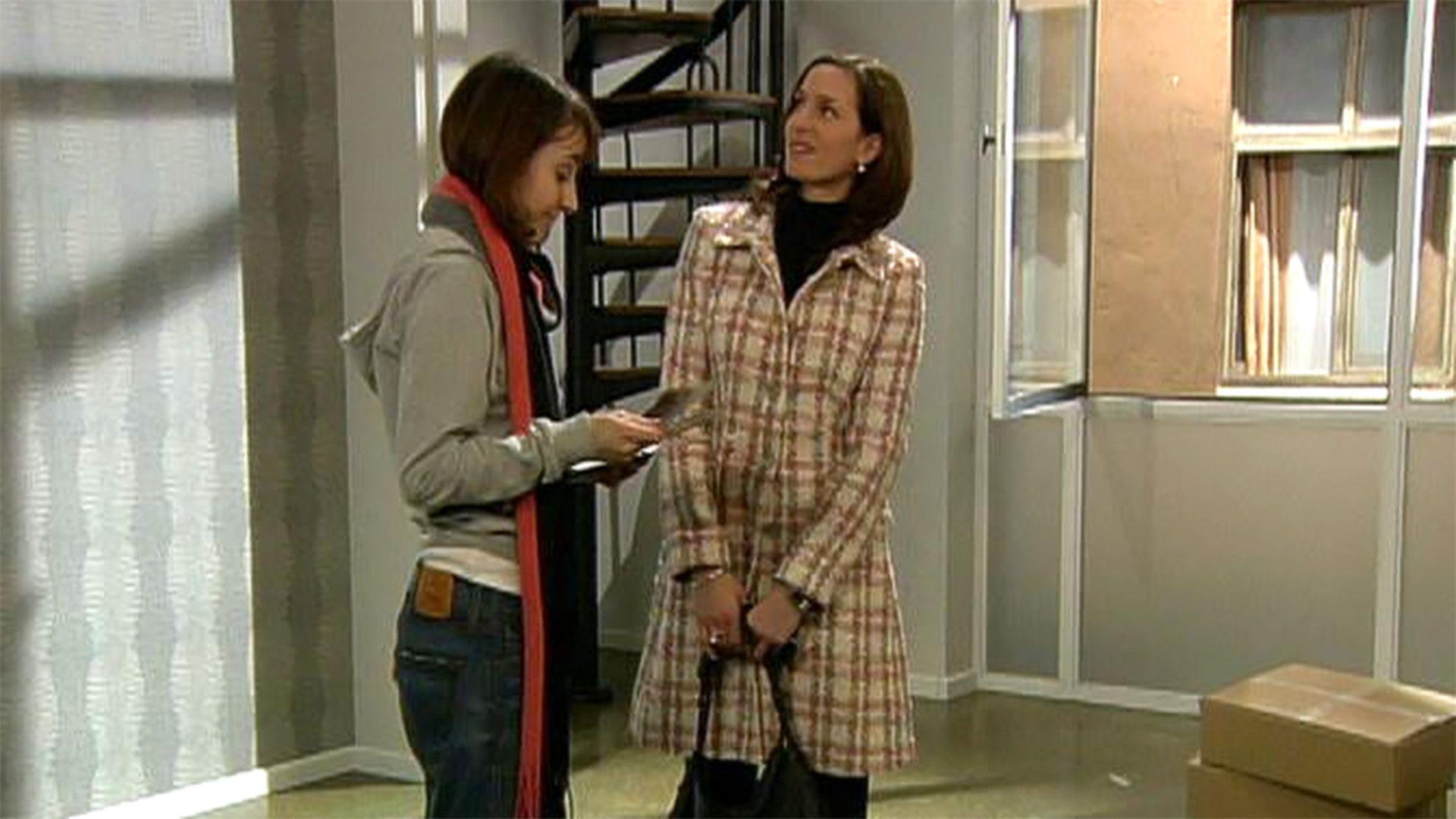 Sandra erklärt sich bereit, Deniz' Wohnung aufzulösen.