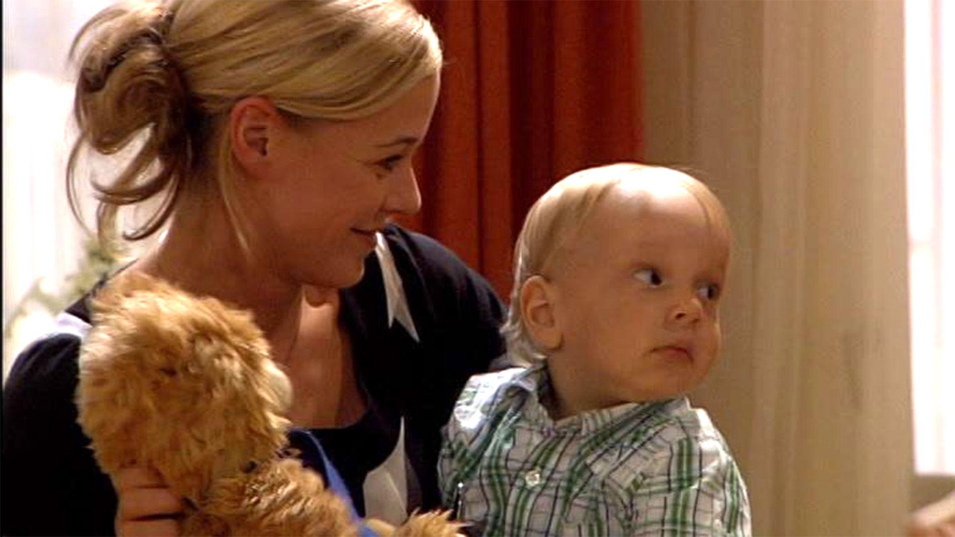 Caroline zieht bei Clemens, Tim und Elisabeth ein