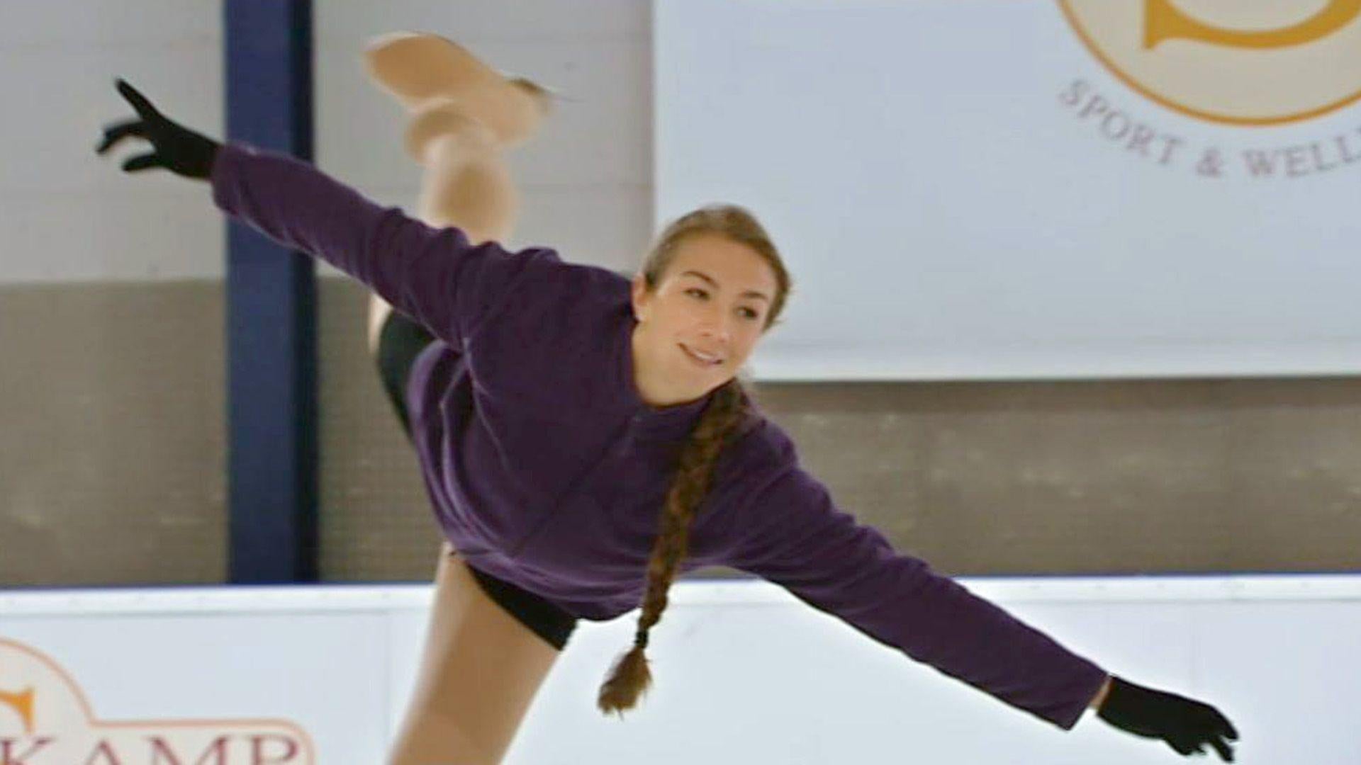 Katja stürzt sich verbissen in ihr Eislauftraining
