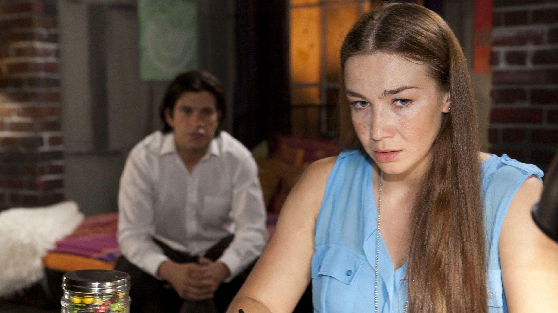 Maximilian will sich jetzt gegen Katja stellen