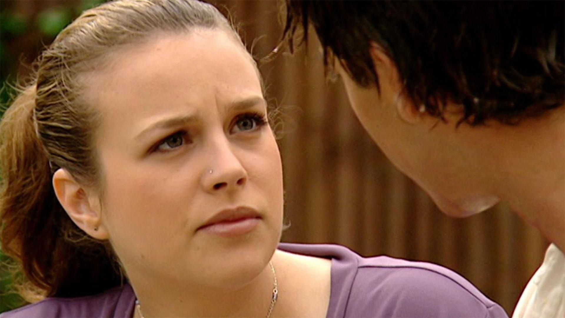 Anna zeigt sich Till und Rolf gegenüber als loyal.