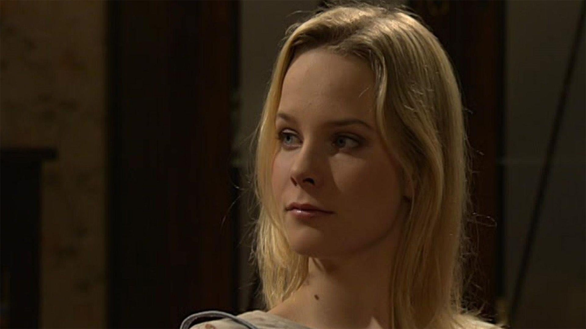 Romy konkurriert um die Aufnahme in die Modelkartei