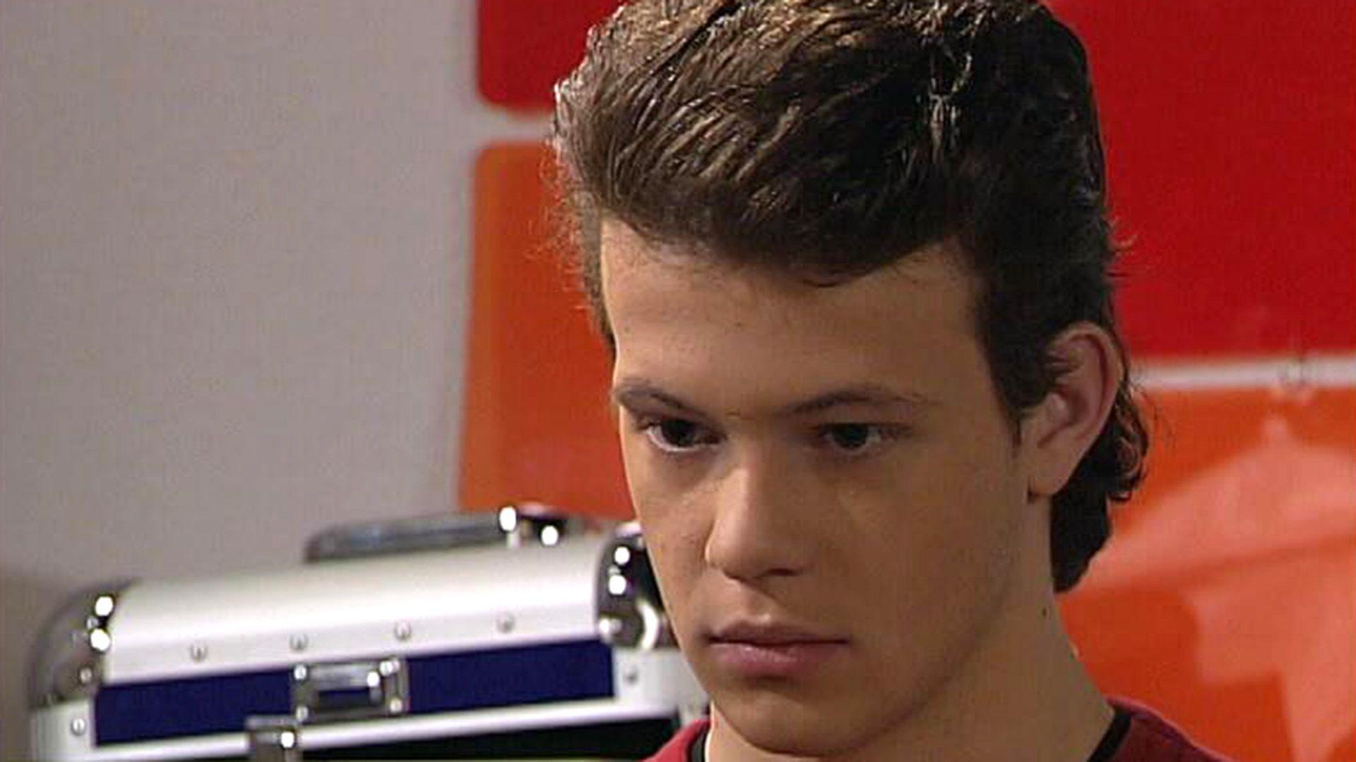 Tobias probiert alles, um Rufus fertig zu machen