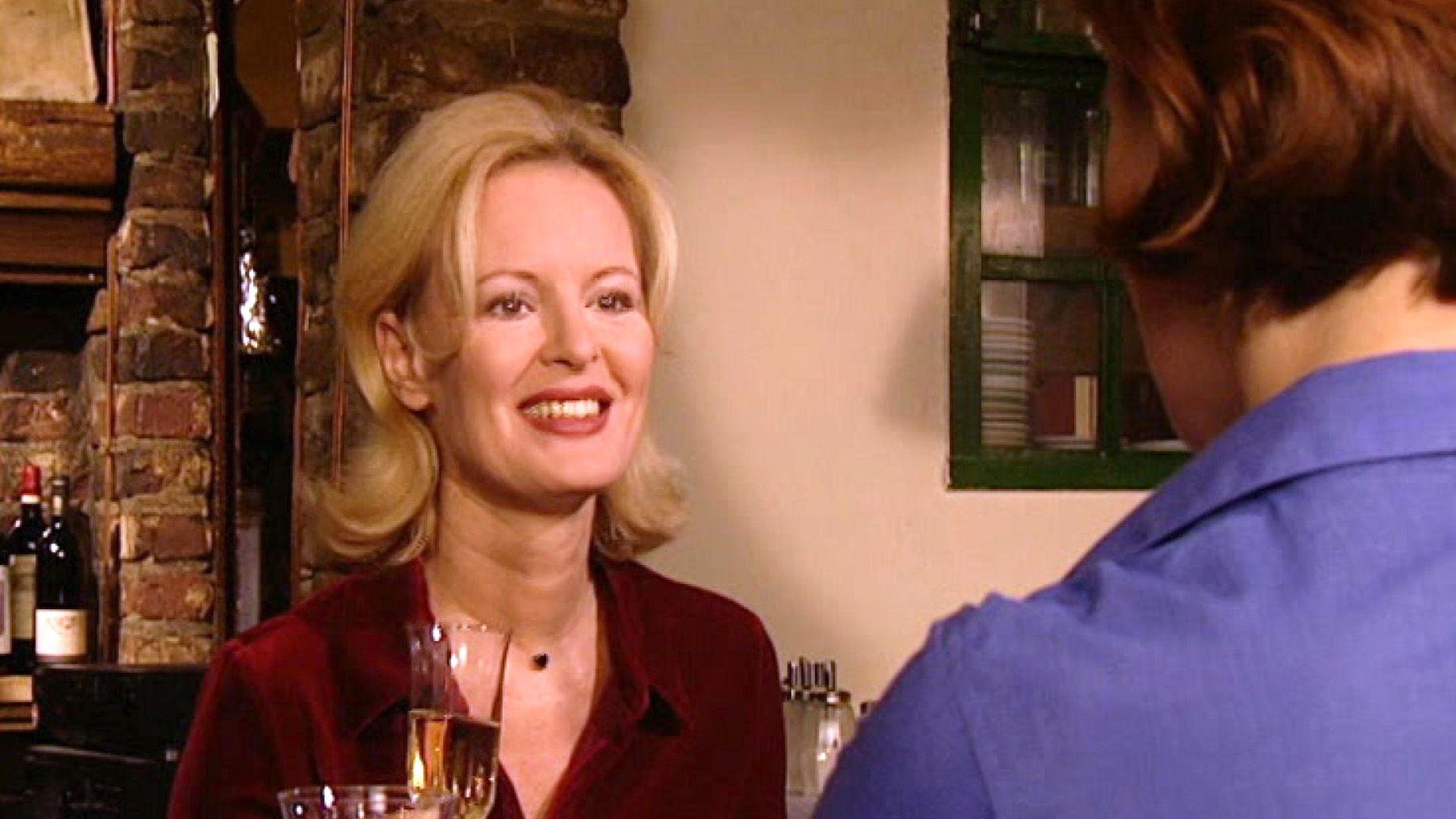 Irene und Claudia treffen sich trotz Viktors Bedenken