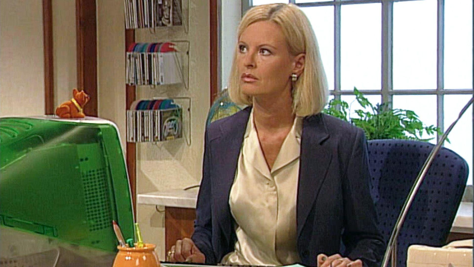 Claudia bekommt eine neue Chance in der Agentu