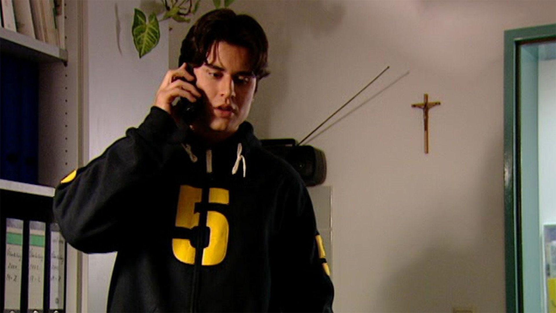 Paco erkennt, dass er sich in Vicky verliebt hat