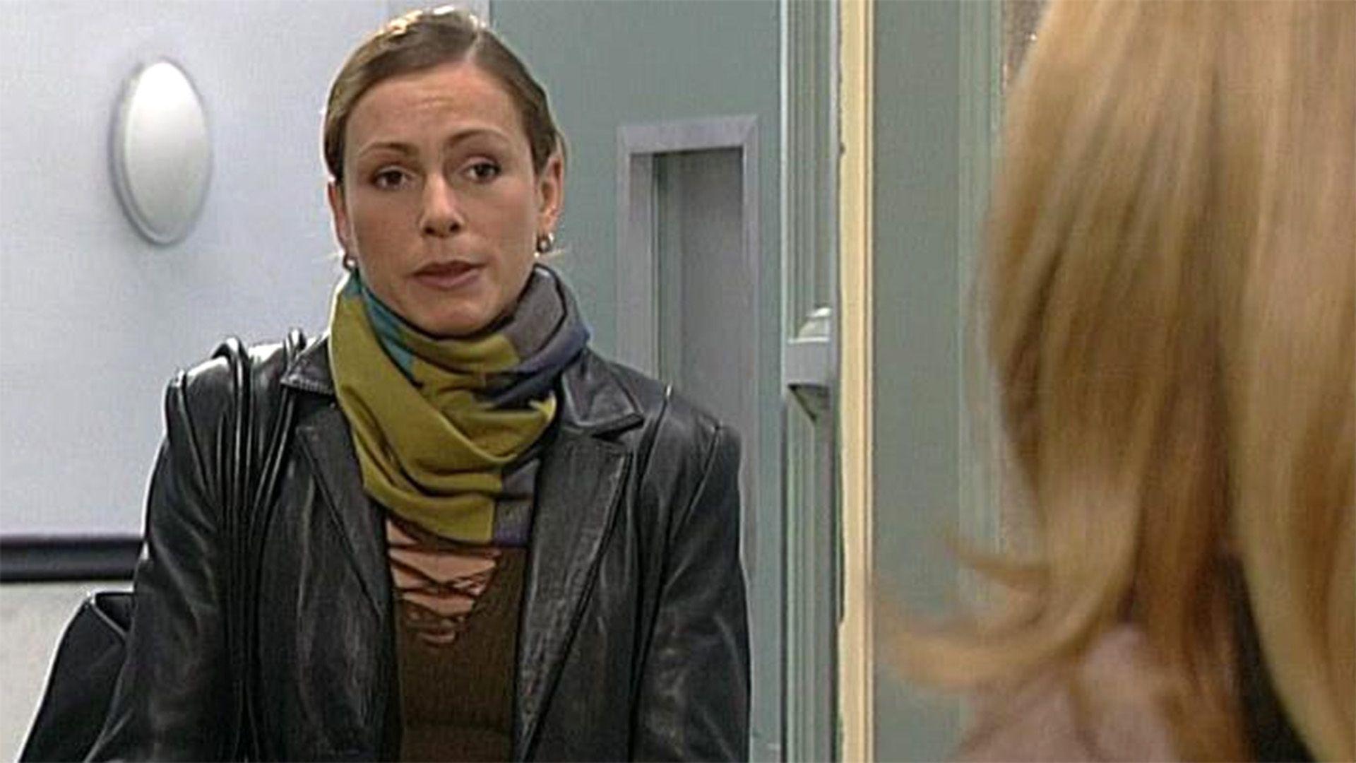 Rebecca verdächtigt Belle des Bilderdiebstahls