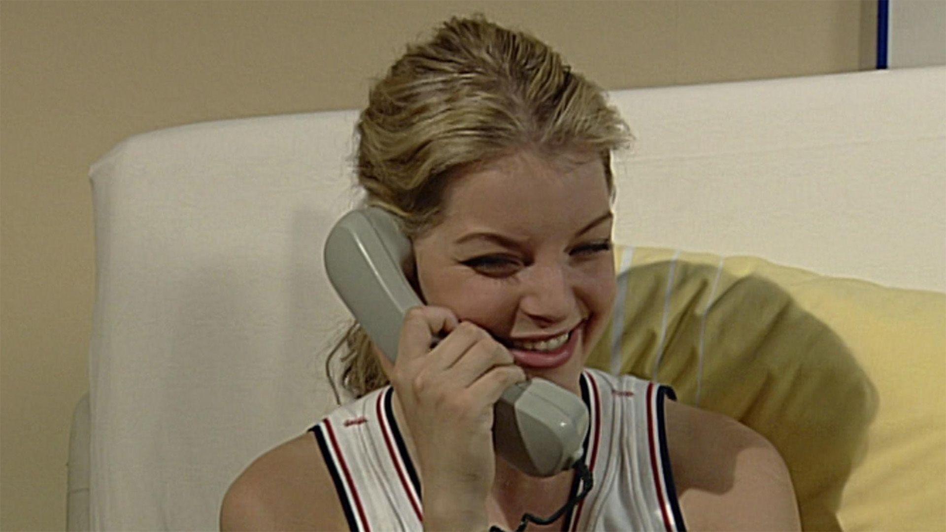 Julia beginnt hochmotiviert mit ihrer Physiotherapie.
