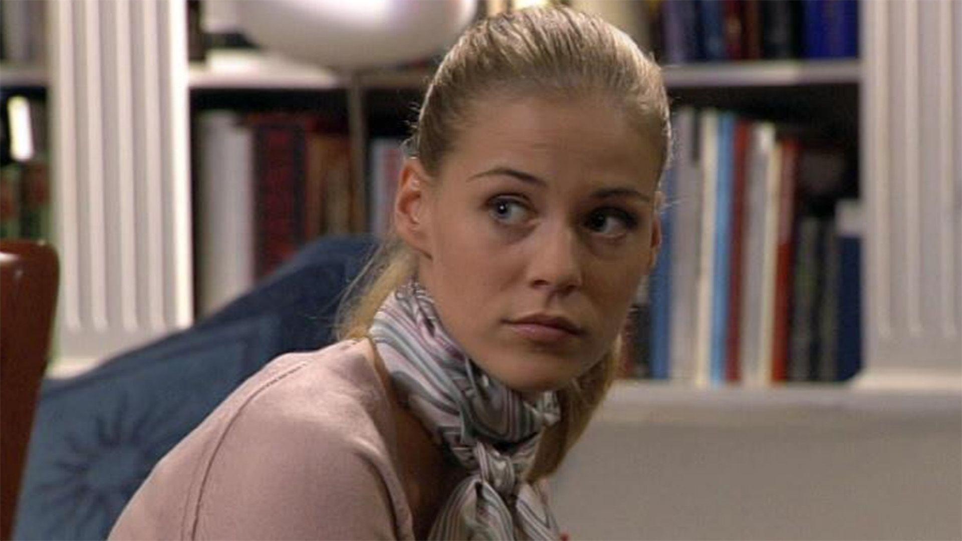 Caroline bittet Tim um Hilfe