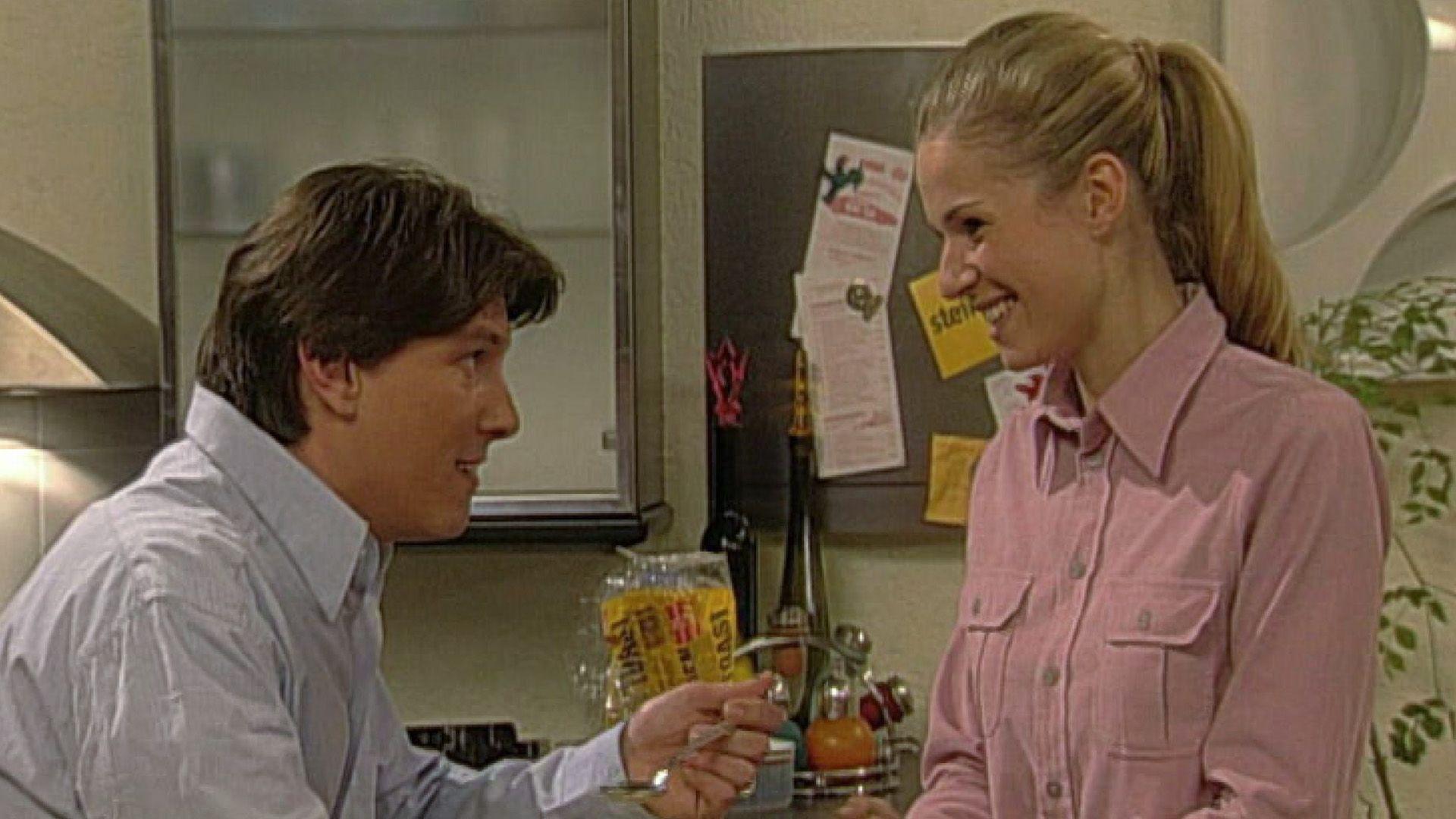 Sarah hofft zutiefst, endlich bei Tom Erfolg zu haben