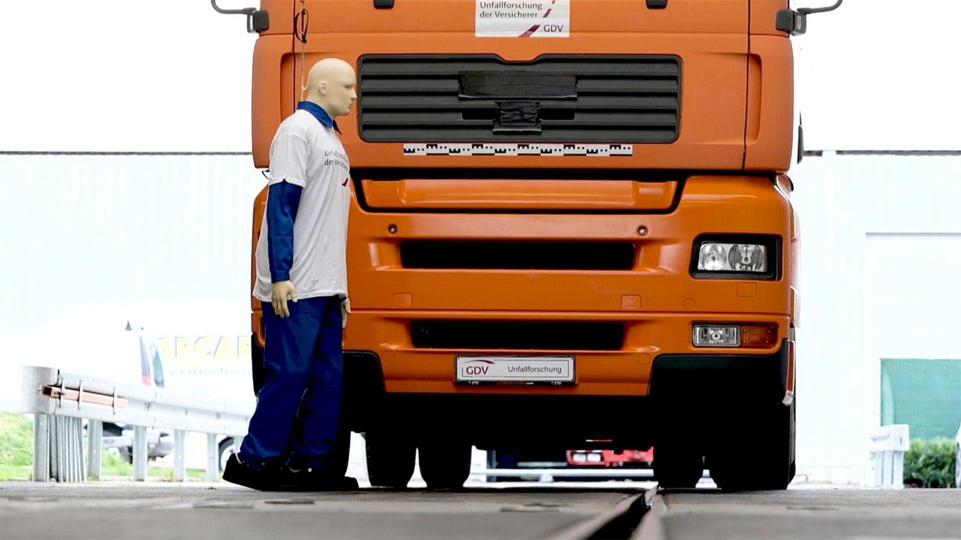 Heute u.a.: Crashtest LKW-Fußgänger mit Andi