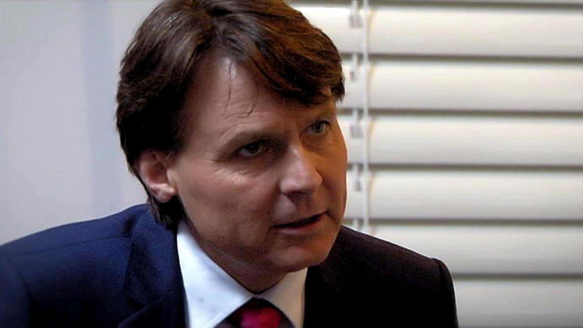 Als Gerner von Patricks Plan erfährt, wird er wütend