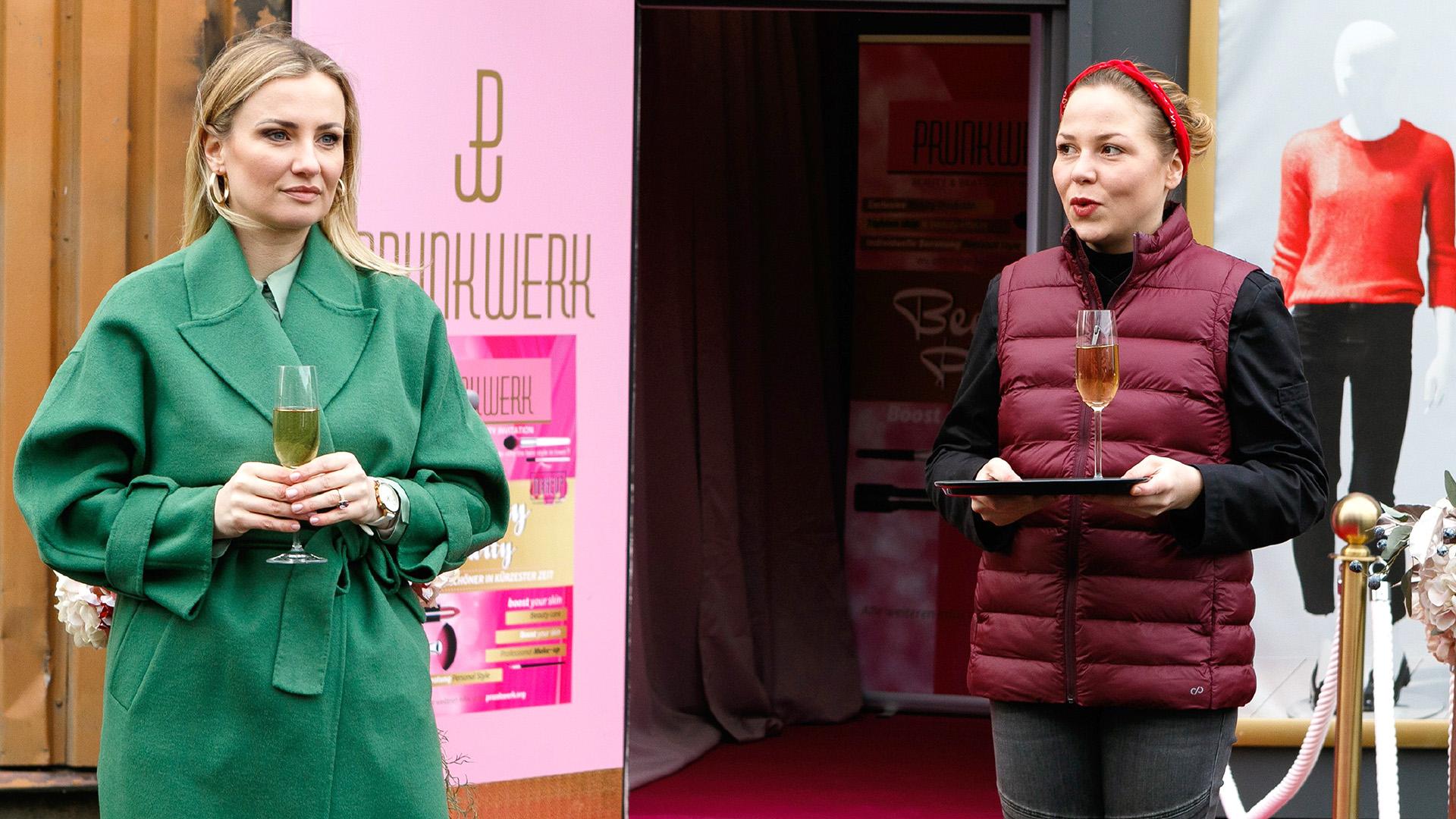 Isabelle freut sich über den Erfolg der Beauty-Party