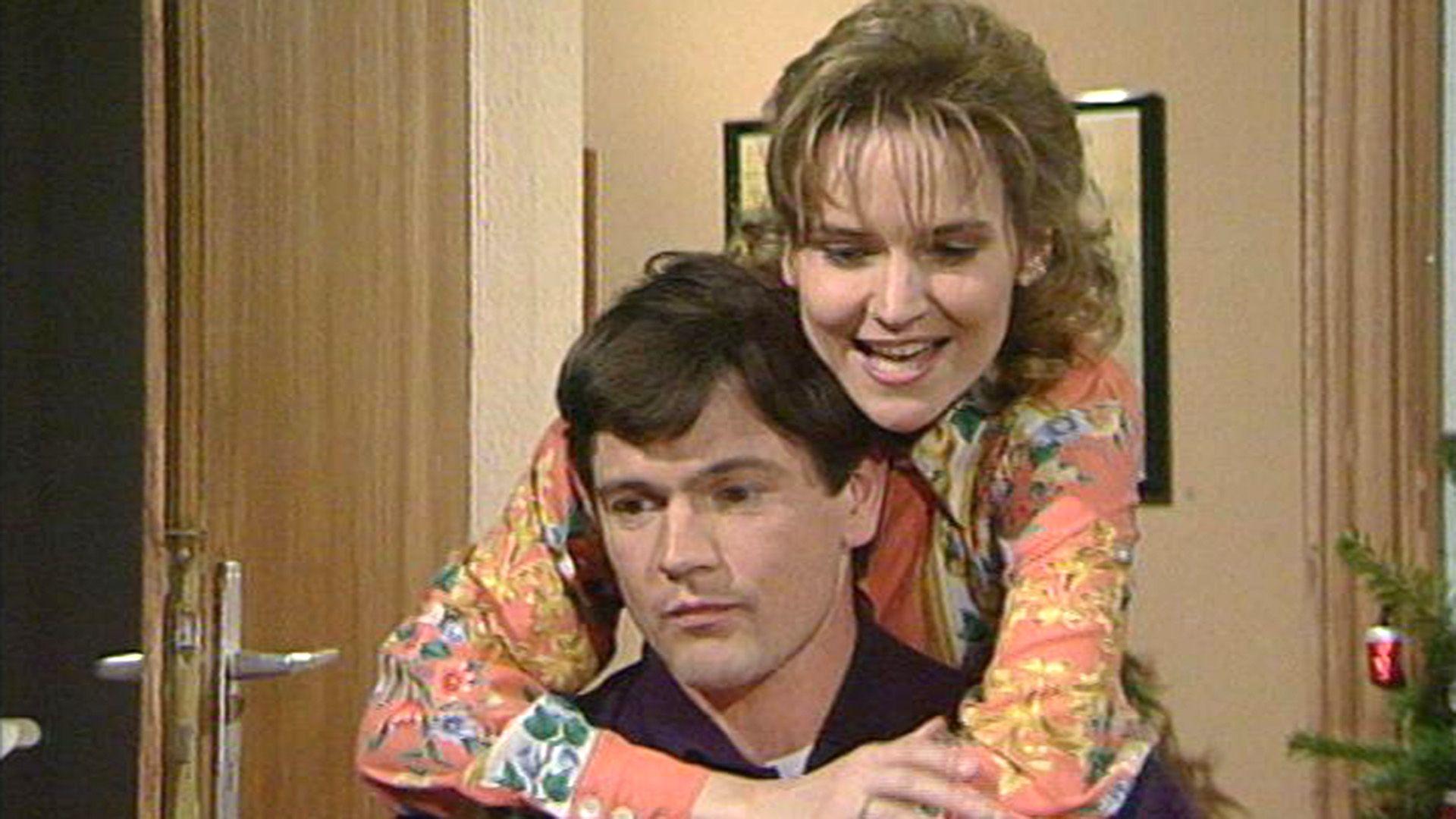 Michael und Iris bereiten sich auf die entscheidende Liebesnacht vor