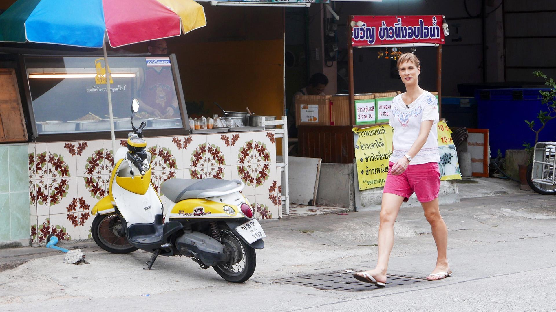 Rotcharin sucht ihre Mutter Rotchana / Thailand