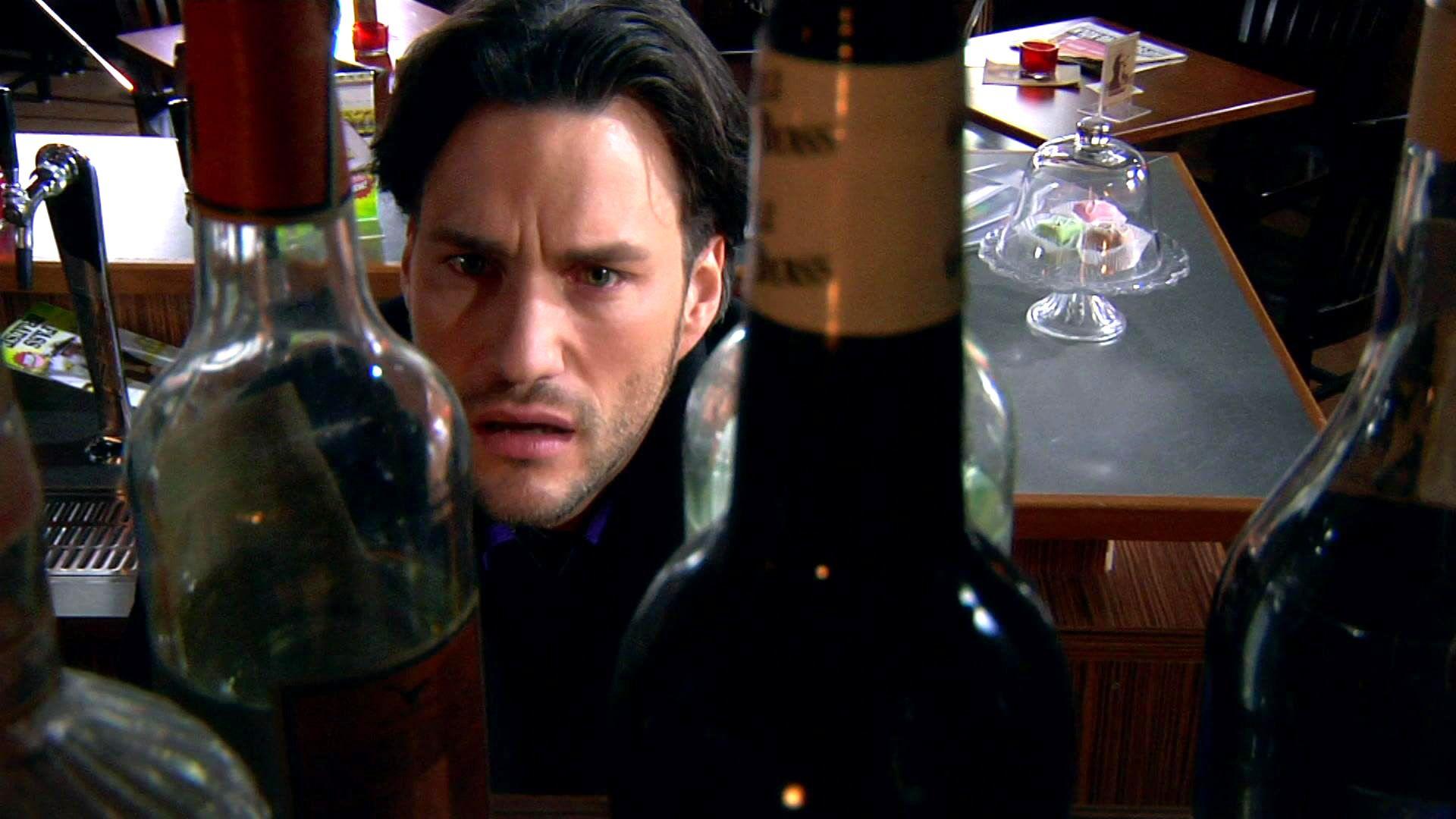 Malte greift zum Alkohol