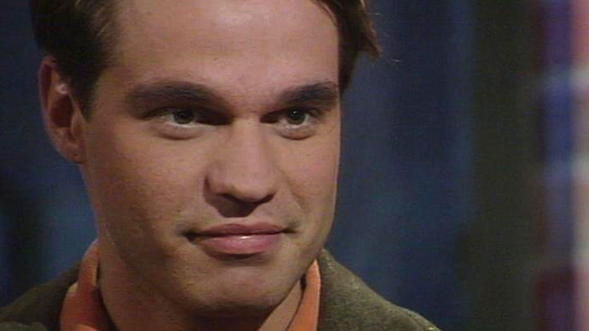 Clemens überzeugt Vera, das Haus zu verkaufen.