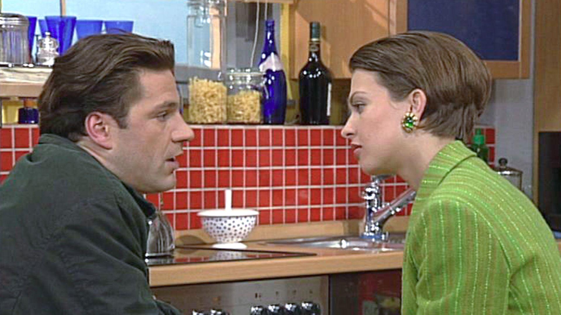 Charly und Eva erwischen Lizzy bei Nachforschungen